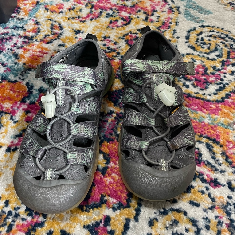 Keens youth size 3 water/hiking shoe